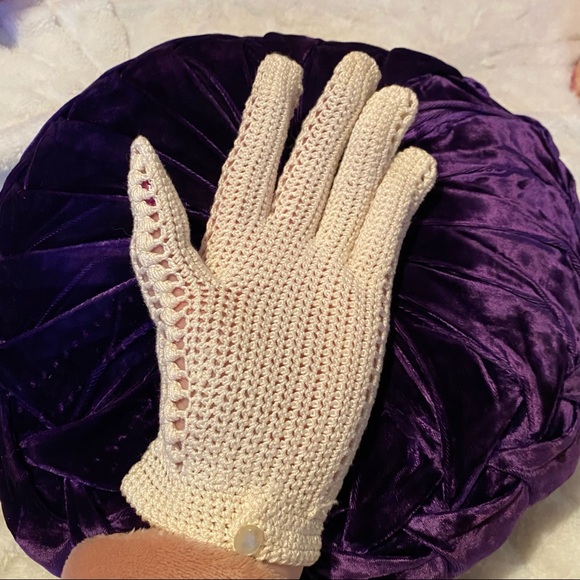 VINTAGE CROCHETED GLOVES - Picture 3 of 7